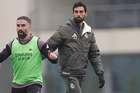 "قرار عبثي وهذا الأحق بالمنصب".. نجم ريال مدريد السابق ينتقد تعيين أربيلوا مدربا
